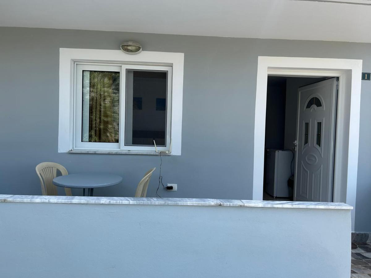 סרנדה Eri Rooms מראה חיצוני תמונה