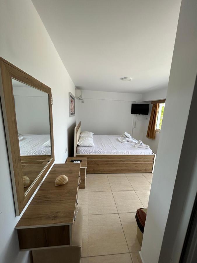 סרנדה Eri Rooms מראה חיצוני תמונה