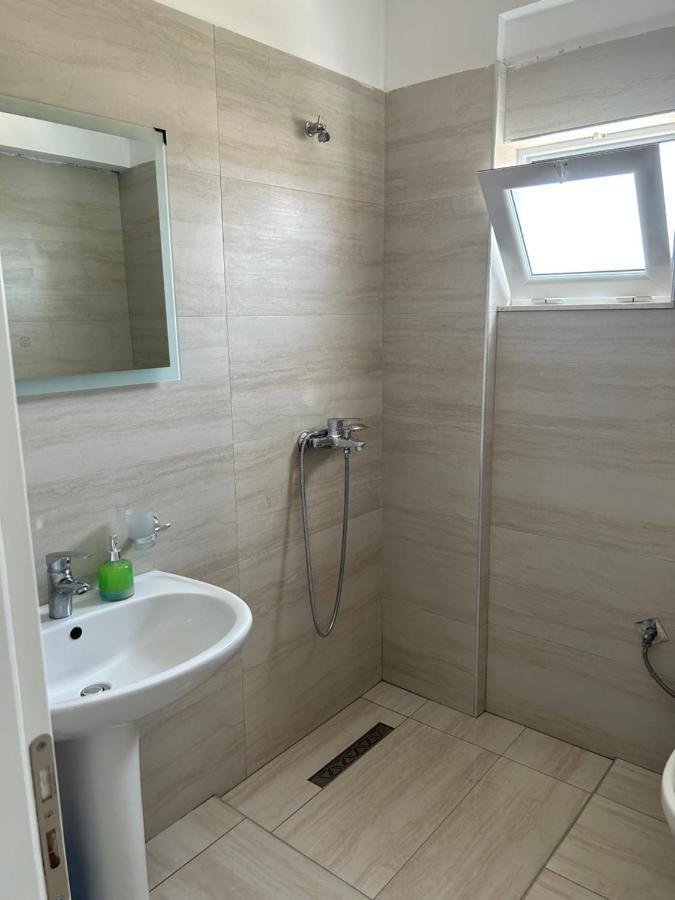 סרנדה Eri Rooms מראה חיצוני תמונה