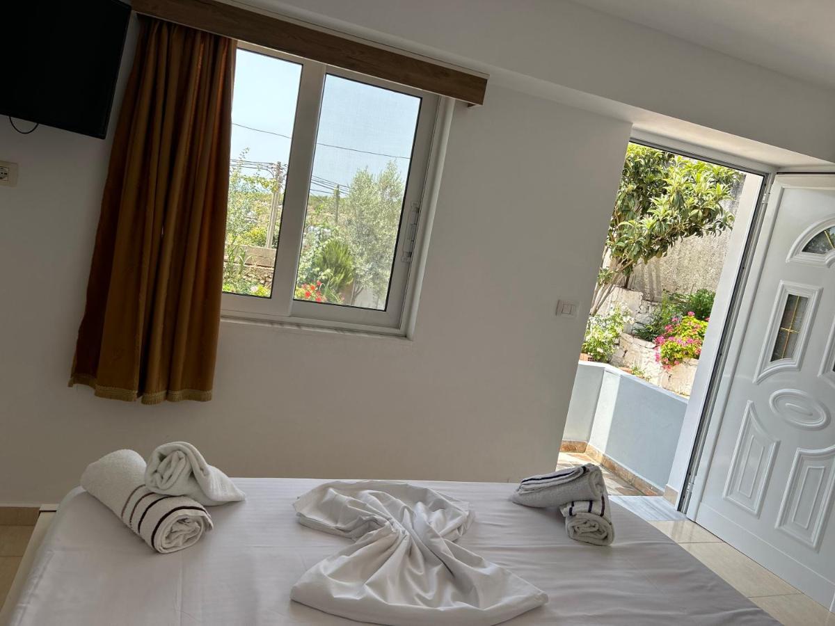 סרנדה Eri Rooms מראה חיצוני תמונה