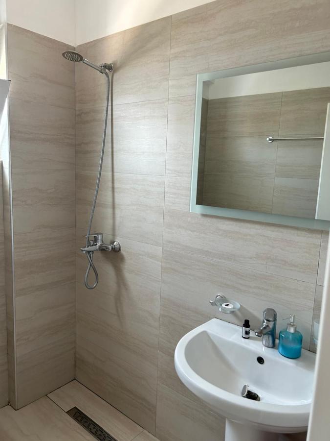 סרנדה Eri Rooms מראה חיצוני תמונה