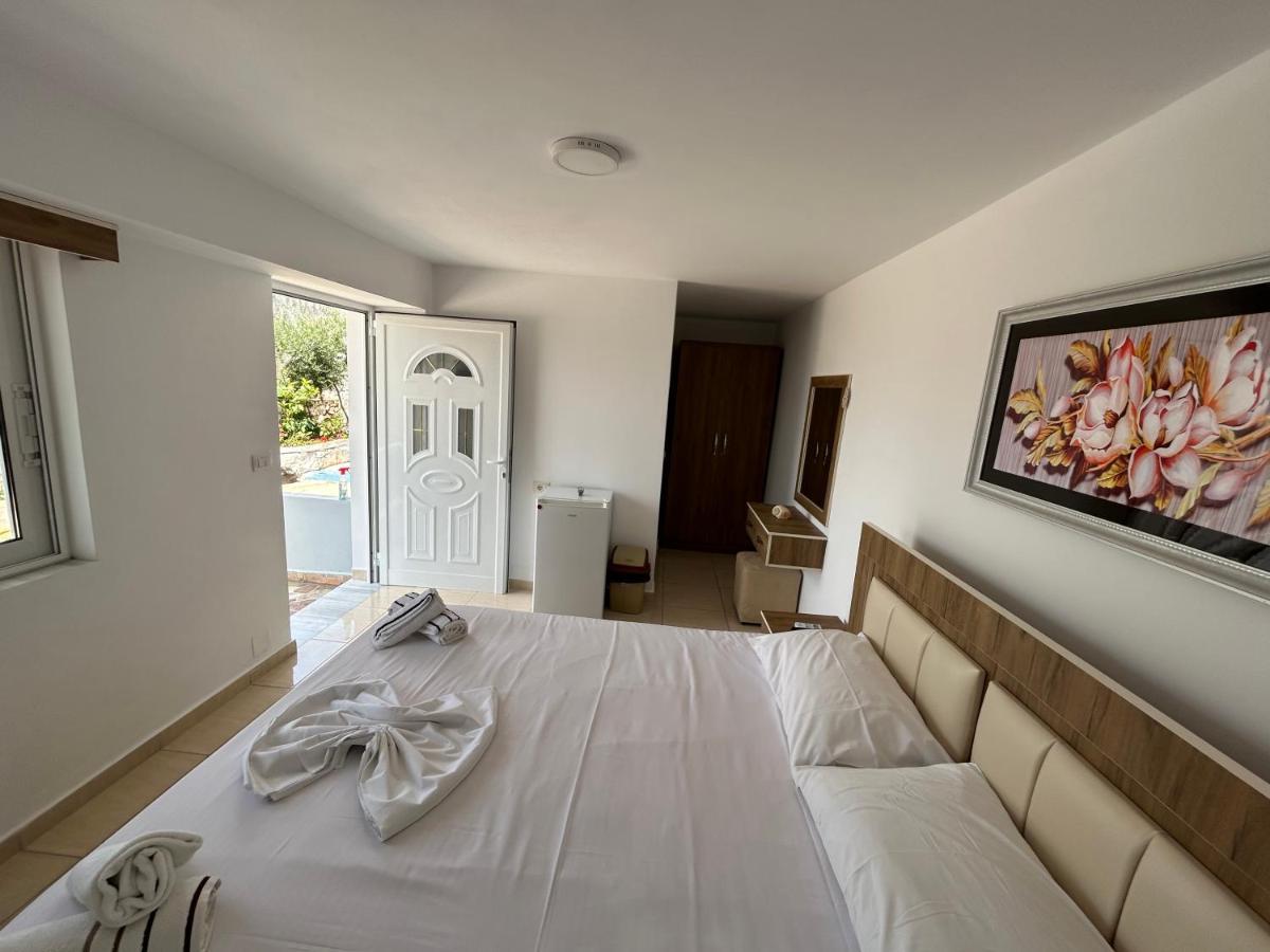 סרנדה Eri Rooms מראה חיצוני תמונה