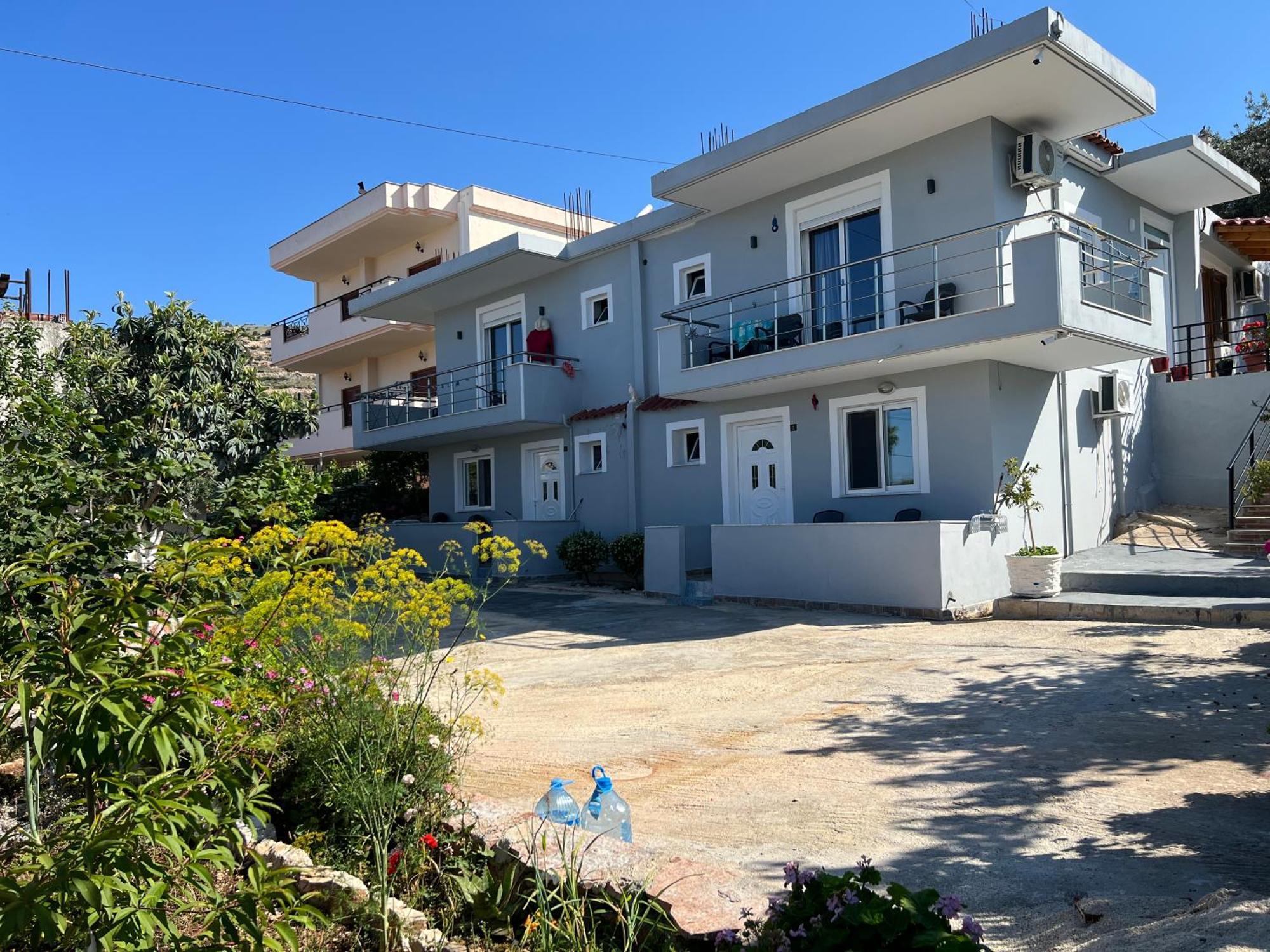 סרנדה Eri Rooms מראה חיצוני תמונה